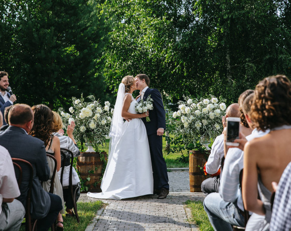 Свадьба в загородном доме: опыт невест и профессионалов
