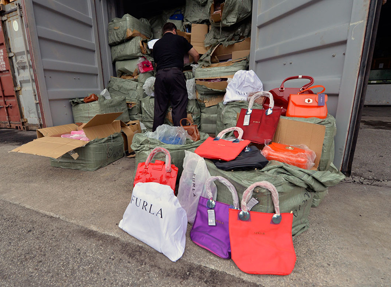 ST20122013-335372797 /Desmond Foo/Vijayan/ pixgoods:for SunTimes- Fake Furla bags seized from a container which has been lying there for 7 months at the port . Mitsui-Soko Singapore Pte Ltd, 2 Pioneer Sector Lane, 628321.