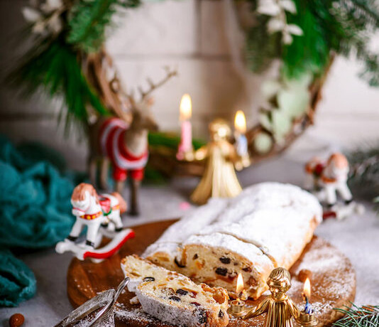 3 традиционных рождественских кекса: панеттоне, творожный и шоколадный штоллен