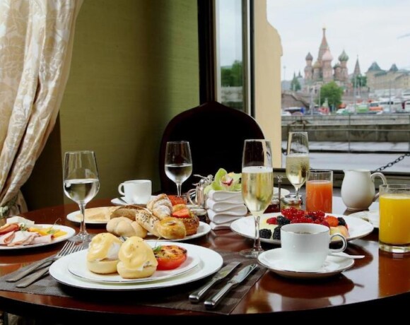 Как интурист: завтраки в лучших отелях Москвы