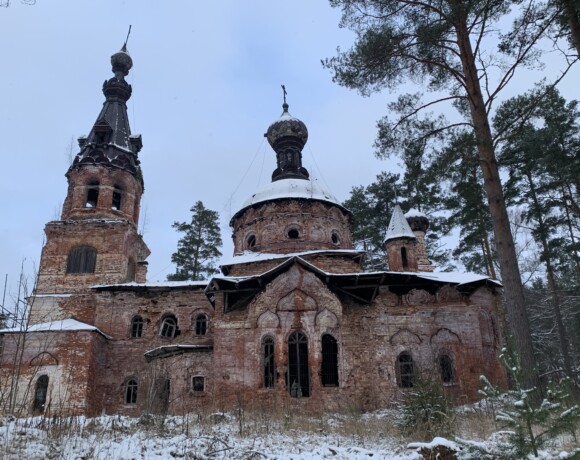 Вокруг Питера: старинные храмы, ревизские души и руины советской ГЭС
