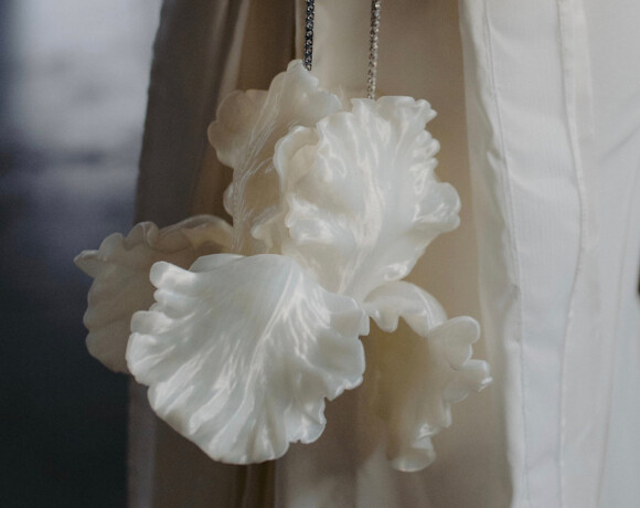 Гид по свадебным сумкам: 9 аксессуаров для современных невест