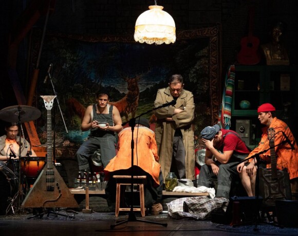 Спектакль «█ █ █ █ на Руси █ █ █ █ хорошо»: вербатим, панк, поэзия