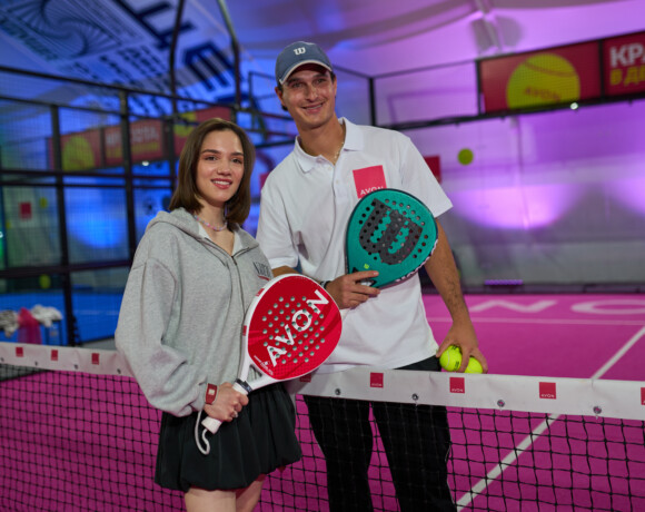 Спорт-девичник на первом розовом падел-корте от AVON